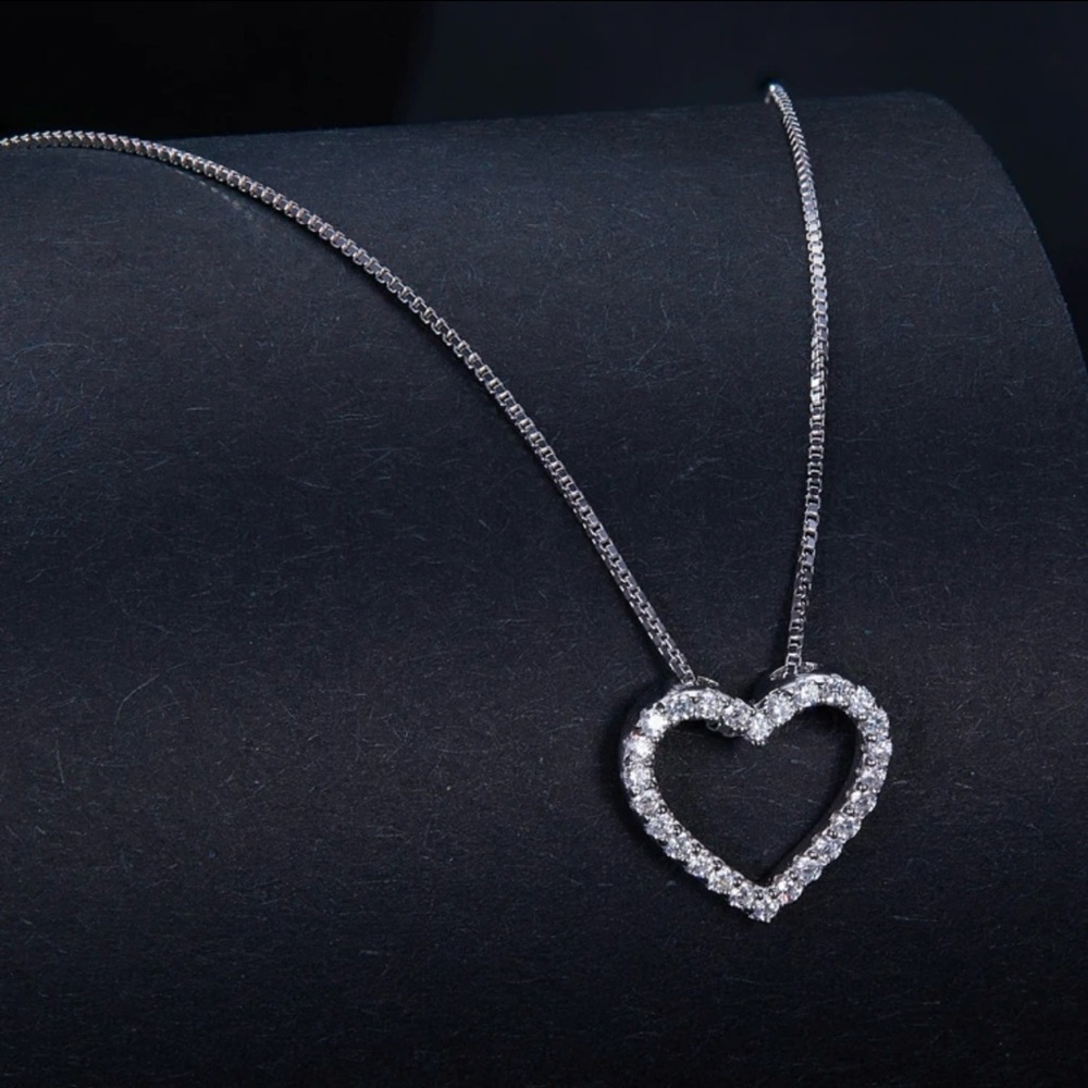 New Moissanite Heart Pendant Necklace Lab Diamond 925 Sterling Silver Necklace